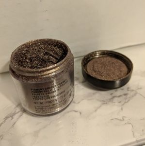 Mac Pigment in Mauvement
